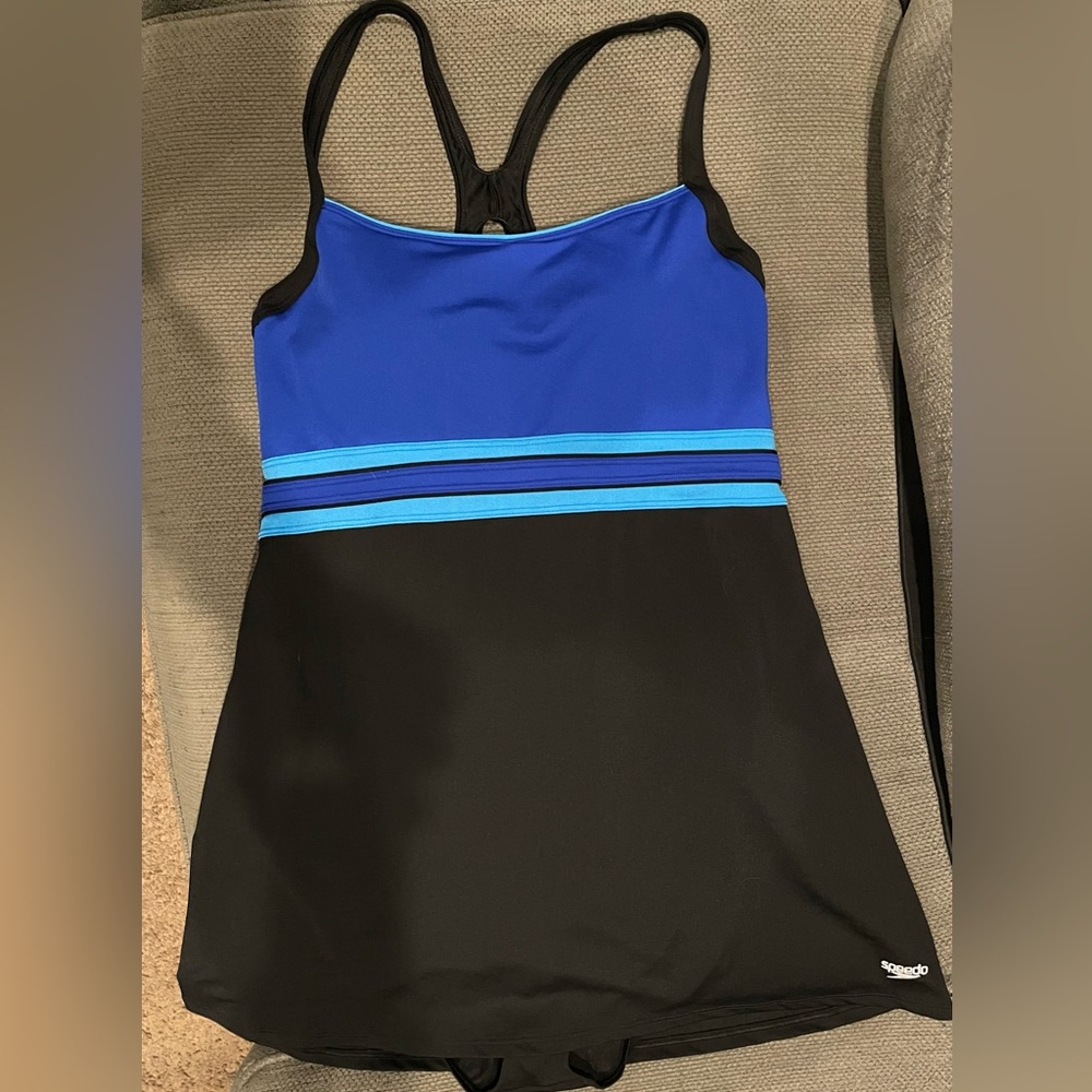 Speedo one piece bathing suit with skirt Size 18